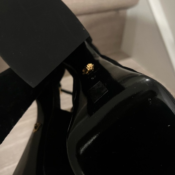 Versace Black Medusa Aevitas 37EU / 7US Heel - Picture 7 of 11